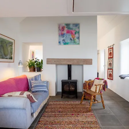 Shore Cottage, Errislannan *