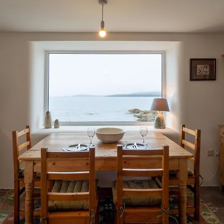 Shore Cottage, Errislannan Holiday home
