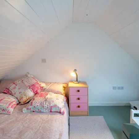 Shore Cottage, Errislannan *